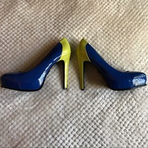 Simply Vera Wang Chartreuse & Blue Pumps